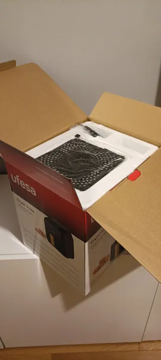 Freidora de aire Ufesa Fryin' Free sin estrenar.