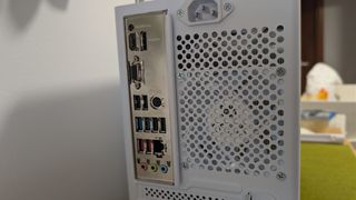 Ordenador M-ATX 9700x+9060 XT 16GB+750w Platinum