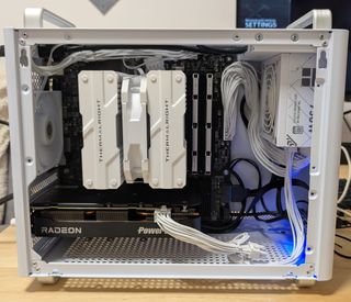 Ordenador M-ATX 9700x+9060 XT 16GB+32GB DDR5 6400