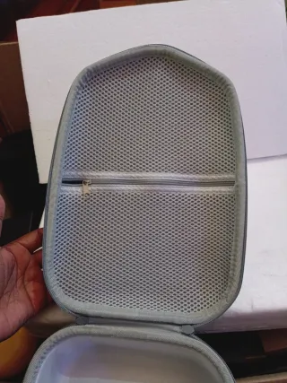 Estuche para gafas virtuales gris