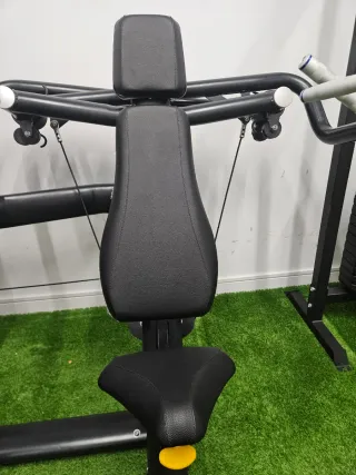 Máquina de gimnasio hombro
