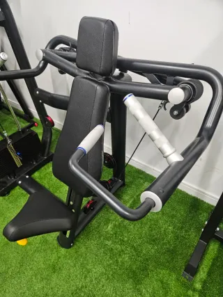 Máquina de gimnasio hombro