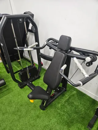 Máquina de gimnasio hombro
