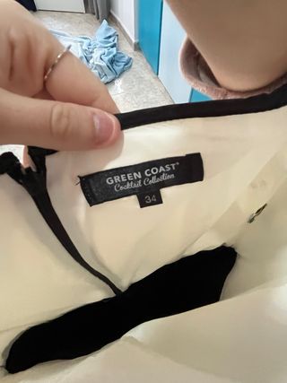 Mono blanco y negro con volantes