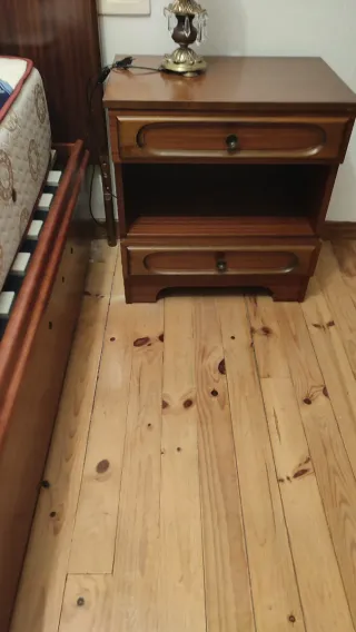 Canapé, 2 mesitas y aparador