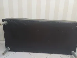 Sofá negro piel nautico hace poco tiempo tapizado