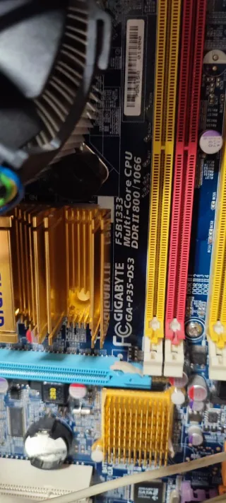 Gigabyte GA-P35-DS3 Placa Base