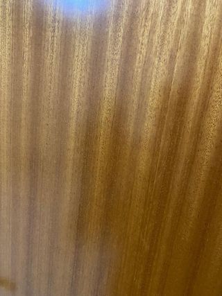 cuatro puertas de madera con cerradura dorada