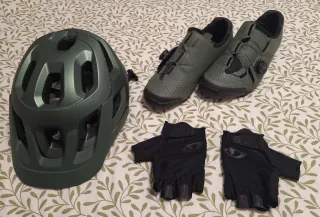 Casco, Scarpe e Guanti Ciclismo MTB