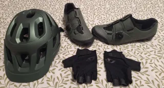 Casco, Scarpe e Guanti Ciclismo MTB