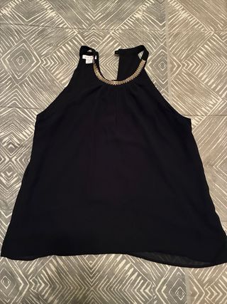 Camisa negra manga larga talla M 3 euros cada una