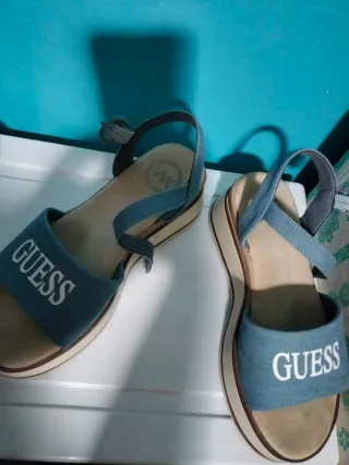 Sandalias Guess Mujer Azul y Beige