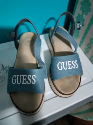 Sandalias Guess Mujer Azul y Beige