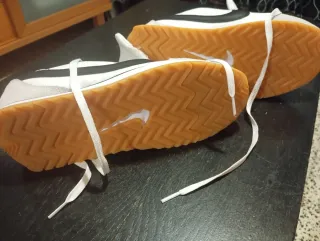 Nike Beige/Blanco Talla 41.5