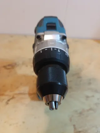 Taladro percutor Makita 18V Brushless 130nm fuerza