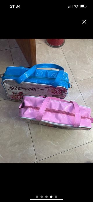 2 bolsos de viaje rosas y monumentos