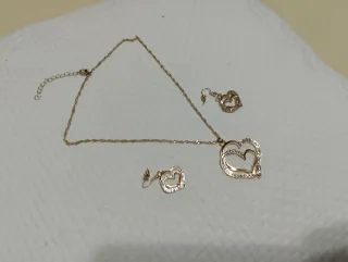 Collar y pendientes corazón oro