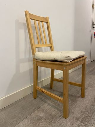 Mesa y 2 Sillas con Cojines