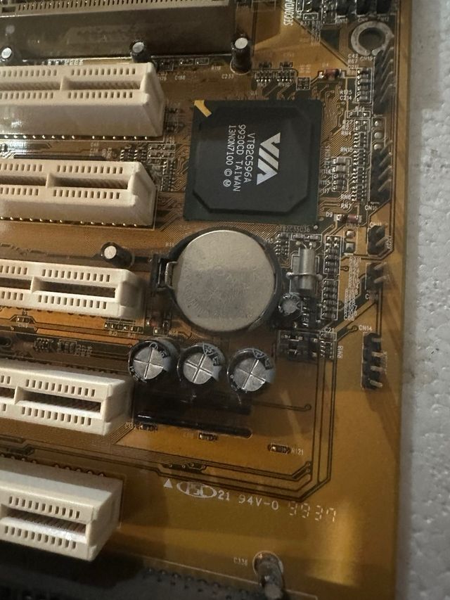 152- vecchia scheda madre slot 1 + Pentium II 400