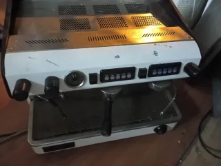 Cafetera profesional blanca