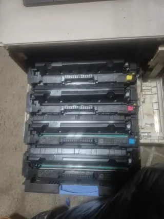 Impresora HP COLOR LASERJET 452 Tonee originales