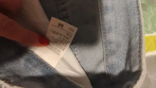 Pantalones cortos vaqueros desgastados