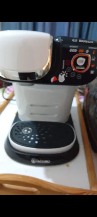 Cafetera Bosch Tassimo Blanca y Negra