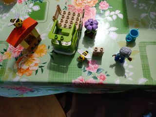 LEGO Duplo 10419 Cuidando Abelhas e Colmeias