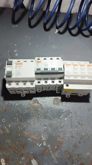 Interruptores Termomagnéticos Diferencialestodo83€