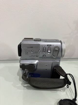 Videocámara Sony Handycam MiniDV Plata