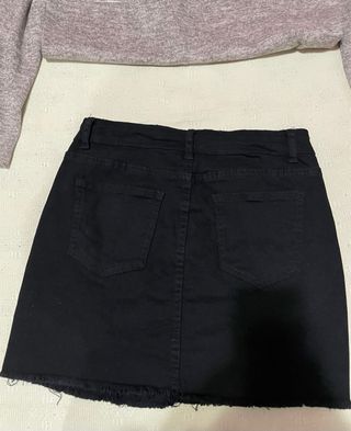 Jersey punto y falda tejana negra