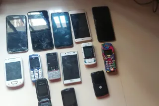 Lote de teléfonos móviles