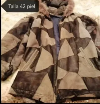 Chaqueta de piel Talla 42 con gorro