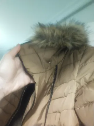 Cazadora Camel con Capucha de Pelo