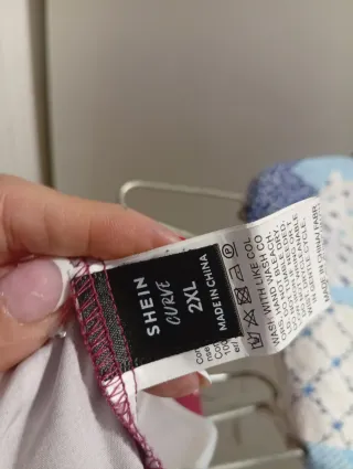 Blusa Talla Grande Estampada Roja y Blanca