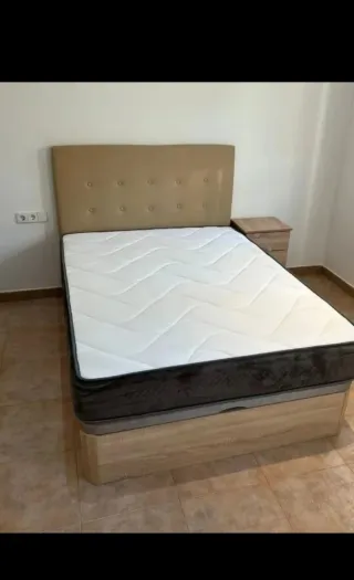 Cama canapé con cabecero tapizado