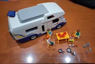 Autocaravana Playmobil con figuras y accesorios
