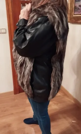 Abrigo tipo zorro Ayanté negro y marrón como nuevo