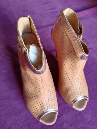 Botines Peep Toe Marrones y Dorados