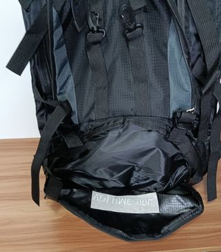 Nueva - Mochila negra de senderismo 90L
