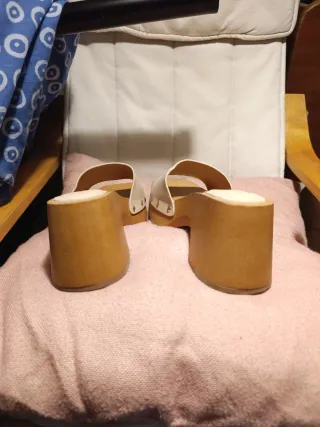 Zuecos plataforma blancos talla 35