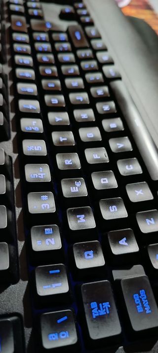 Teclado Gaming Logitech G213 RGB