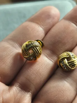 Pendientes dorados con circonitas