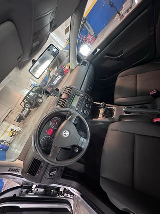 Volkswagen Golf 5. 2005