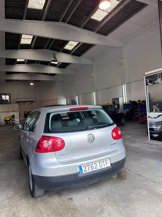 Volkswagen Golf 5. 2005