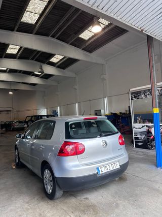 Volkswagen Golf 5. 2005