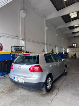 Volkswagen Golf 5. 2005
