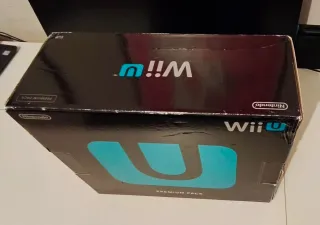 Nintendo Wii U Premium 32GB Negra en su caja