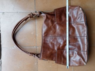 Bolso de piel marrón