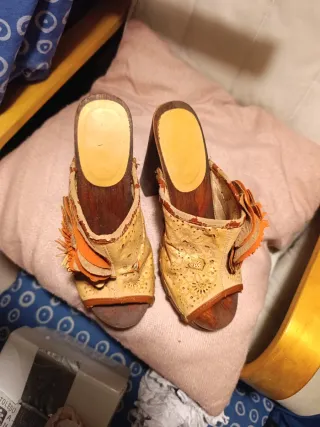 Zuecos plataforma piel beige/naranja T.35